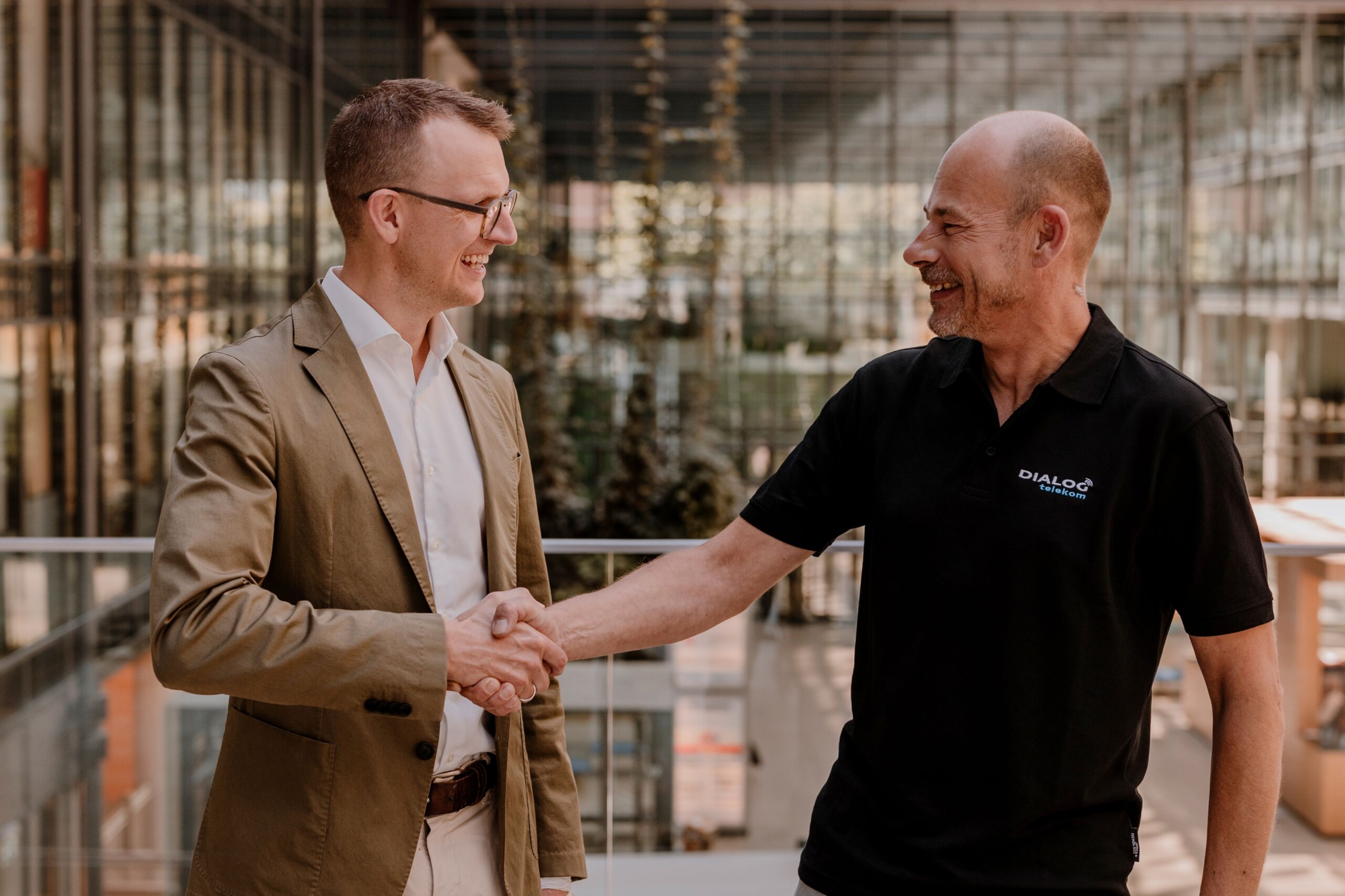 Handshake Bernhard Deixler und Mathias Holley