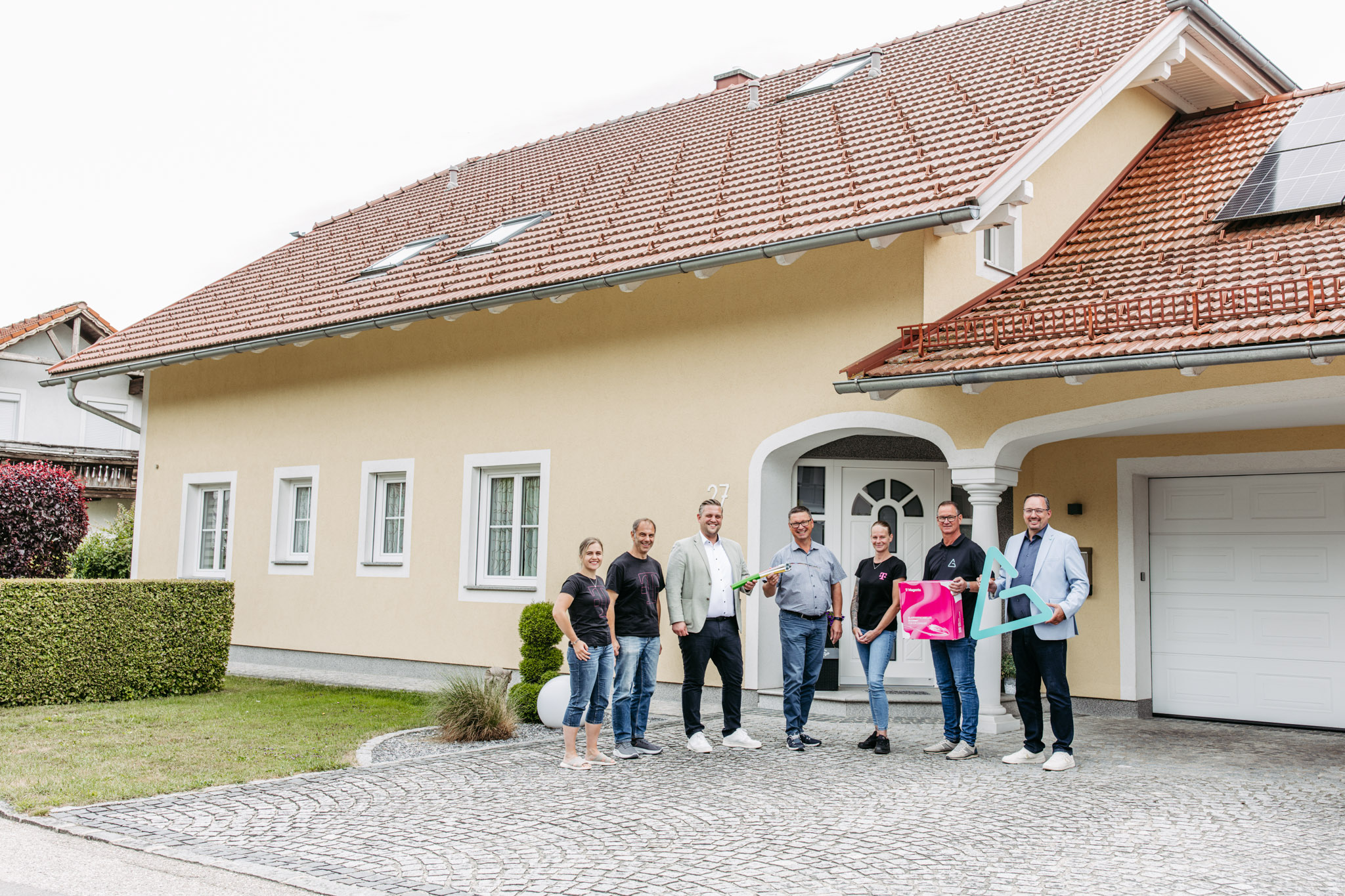 Das Glasfaserteam mit dem ersten Grieskirchner Kunden.