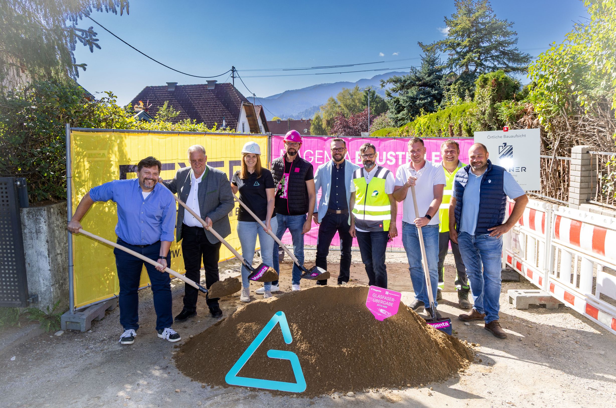 Pressefoto vom Glasfaser-Baustart in Feldkirchen